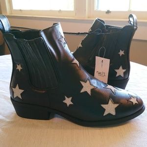 NWT Black heeled boots w/silver stars